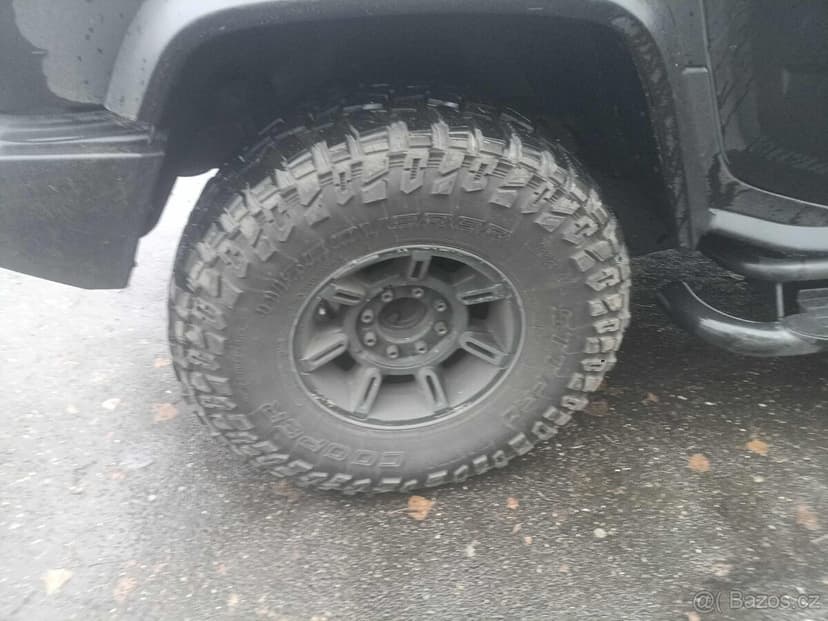 Kola včetně pneu na Hummer H2 –  37×12.5 R17 + disky