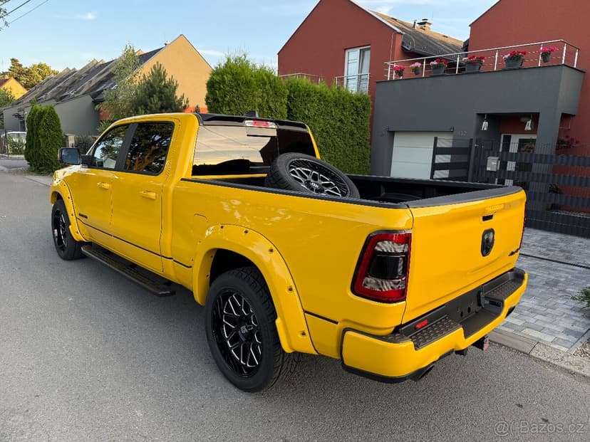 DODGE RAM 1500 LONGBED YELLOW JACKET