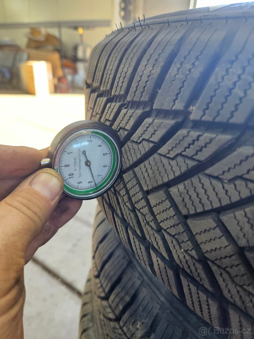 Sada disku 5x139,7mm s pneu 205/70/15 - Jimny