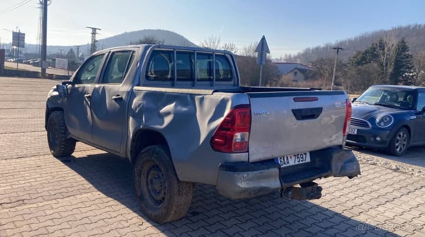 Toyota Hilux 2.4