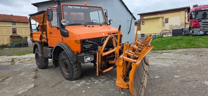 Sněžný pluh Unimog 1250 Mercedes-Benz