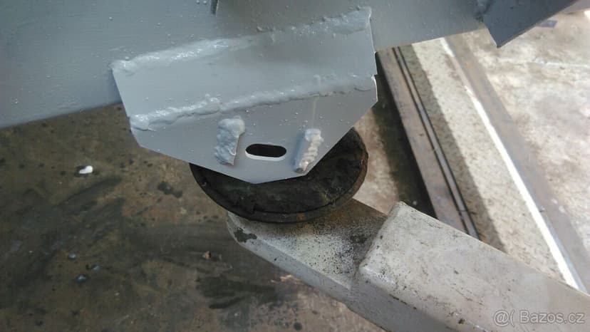 nosný rám NISSAN pick up navara d22 np300