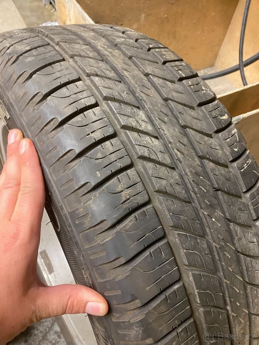 Kola Land Rover 4 originál R19/255