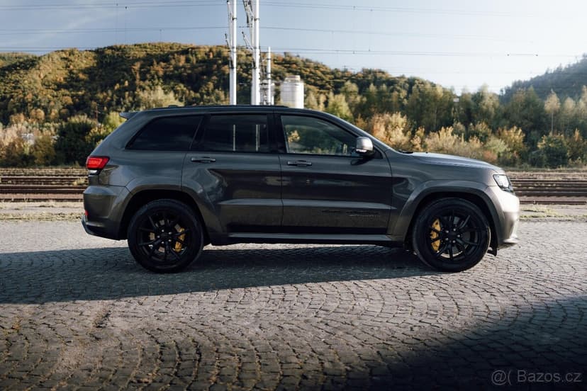 JEEP GRAND CHEROKEE TRACKHAWK 6.2 HEMI V8