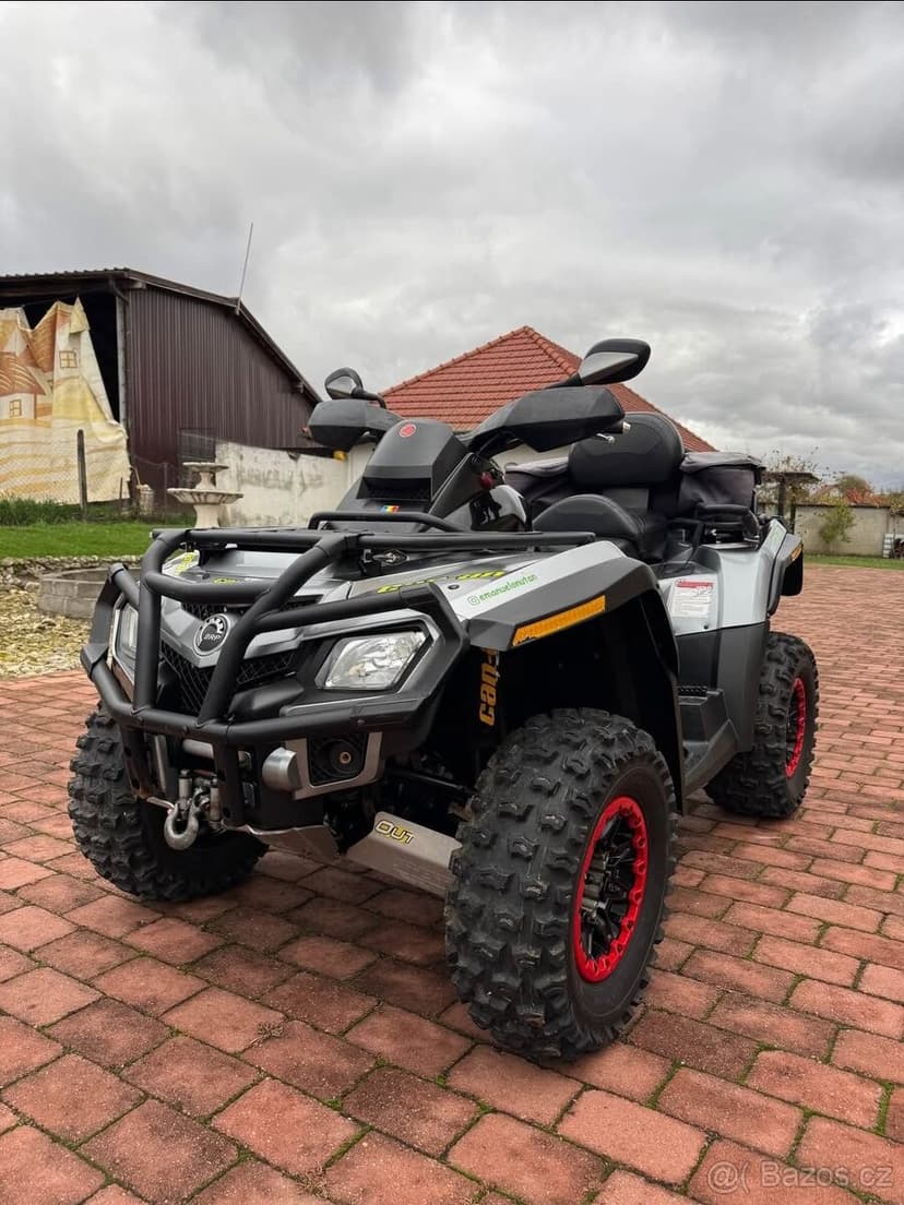 Čtyřkolka Can-Am Outlander MAX 800R XT-P