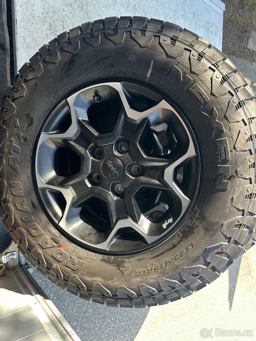 Jeep Wrangler nová alukola r17 celoroční pneu AT