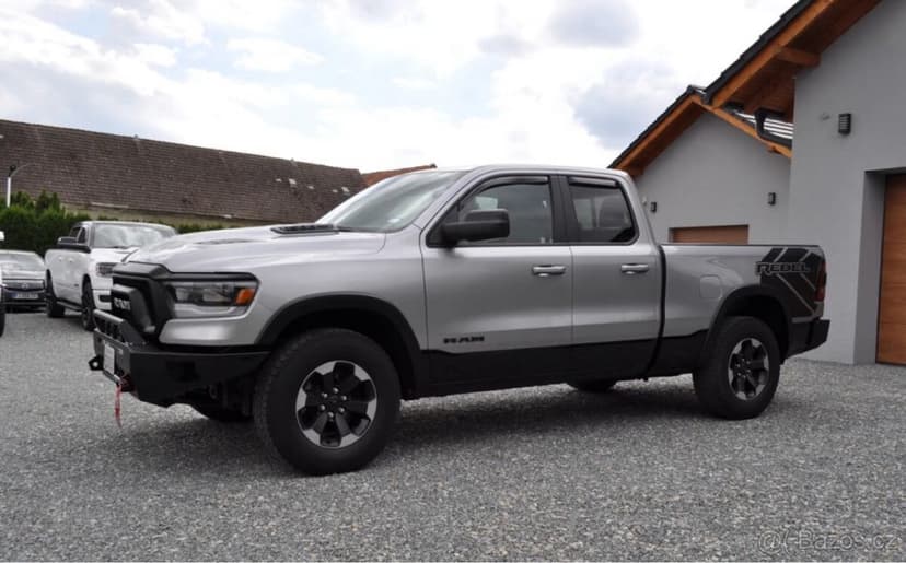 Dodge RAM 1500 Rebel – 5.7 HEMI, WARN VR 12-S, LED