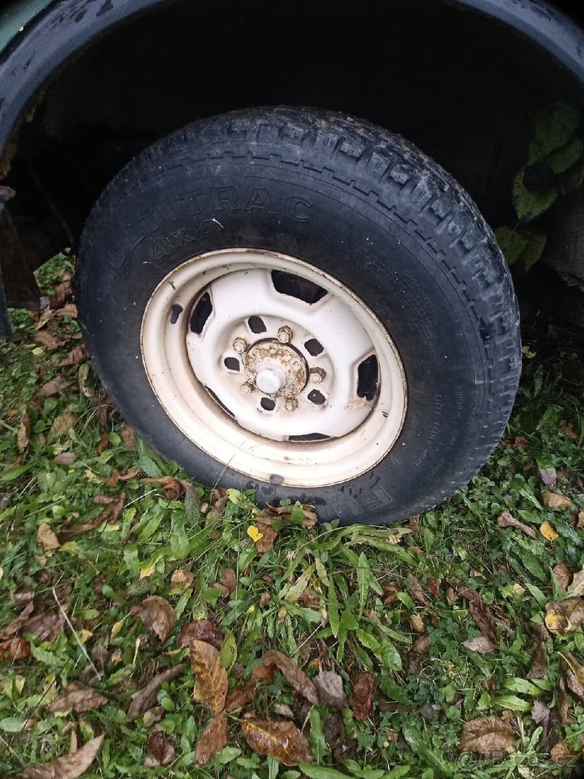 Kola Suzuki Samurai Vitara jimny