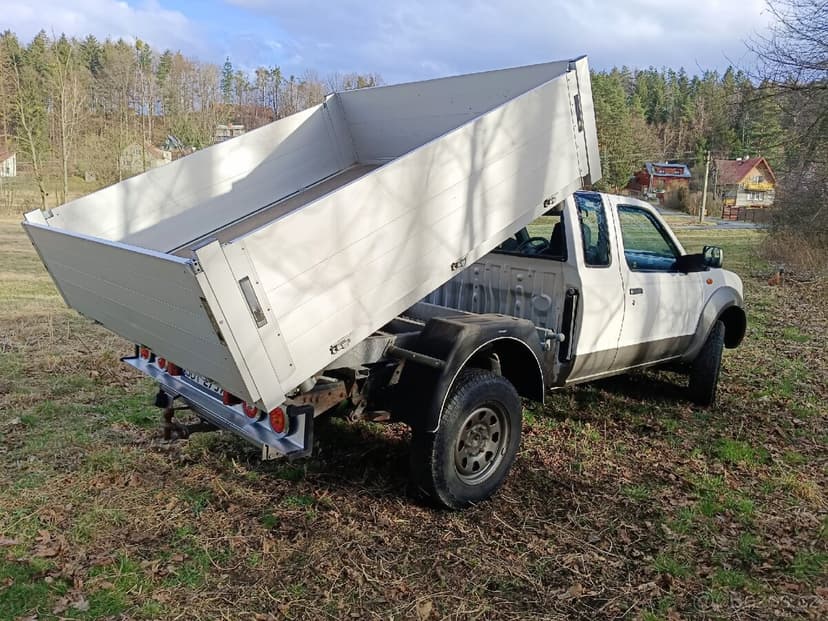 Nissan Navara NP 300 sklápěč třístranný 2011