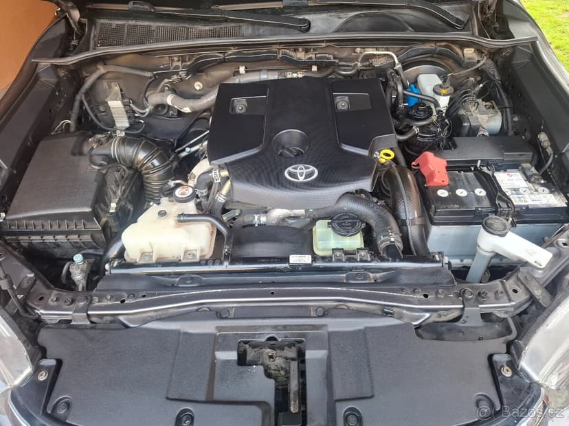 Toyota Hilux 2.4D-4D 6MT 4x4