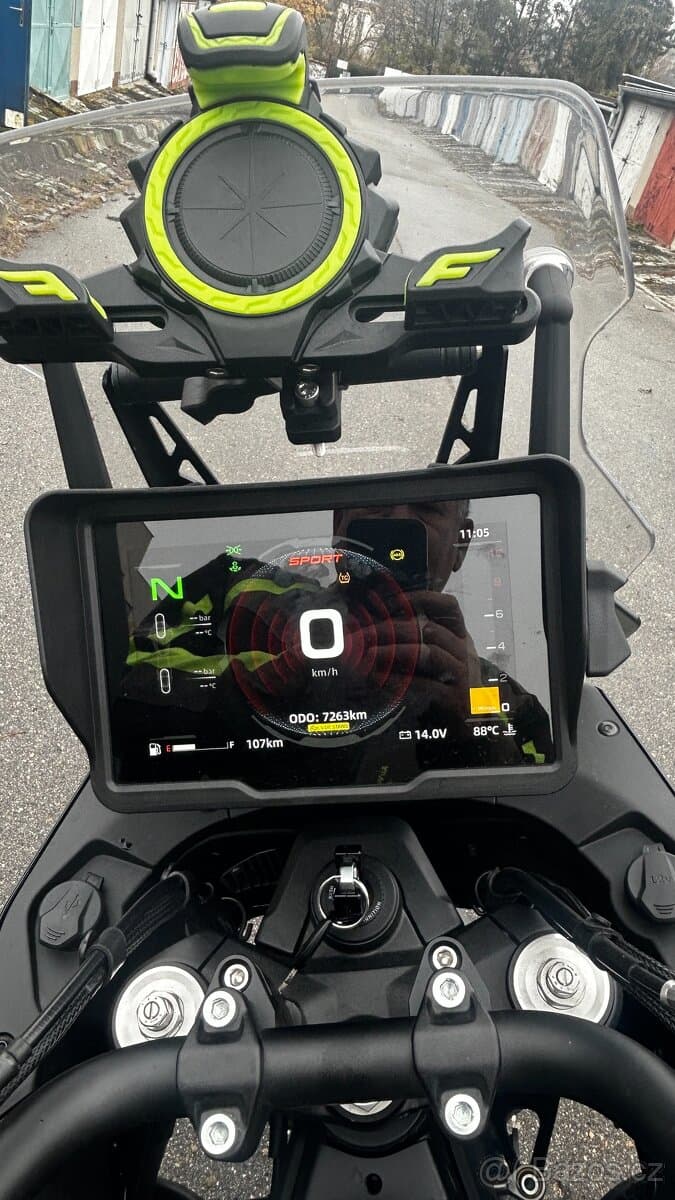 CF MOTO 800 MT  Explorer