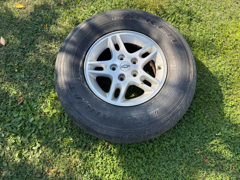 Prodám 16" alu kola s pneu Chryslet/Chevrolet