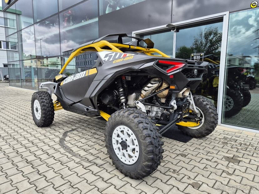 CAN-AM Maverick R