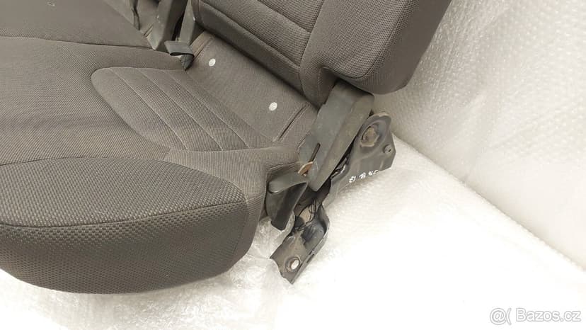 Nissan Navara D40 : Sedadla zadní