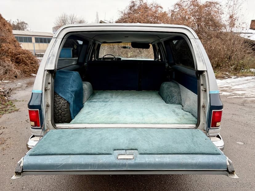 1984 Chevrolet Suburban K10 | 4x4 | 5.7 V8 | Perfektní