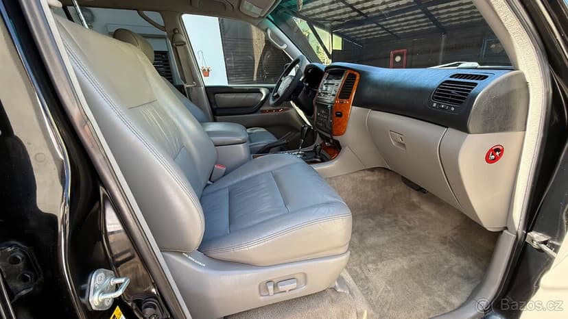 Toyota Land Cruiser,  LC100 4.7 V8, původ ČR, servis