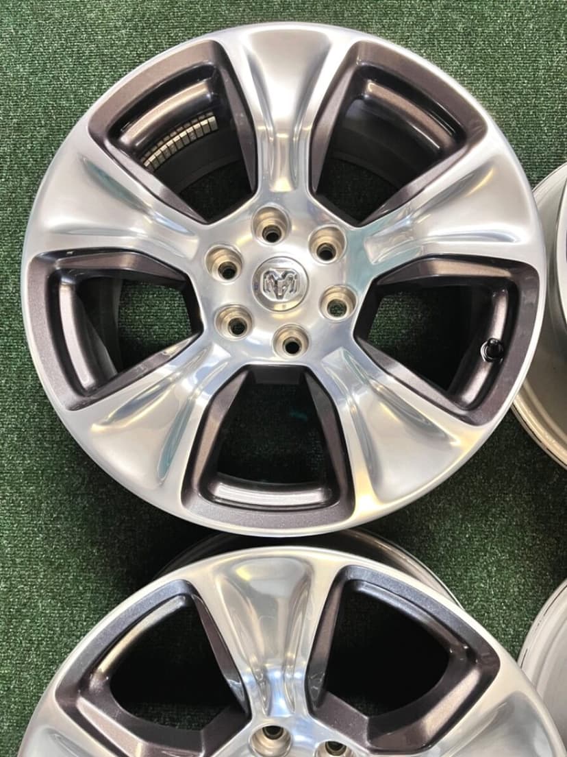 6x139.7 R20 Originál Dodge RAM 1500 model 2022 + senzory