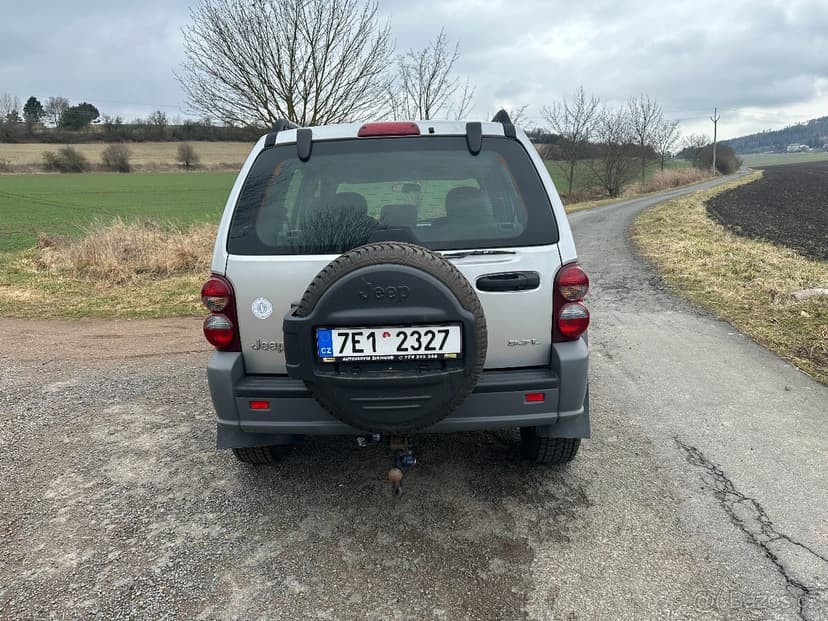Jeep Cherokee KJ 3,7 Automat 12/2006 pěkný stav