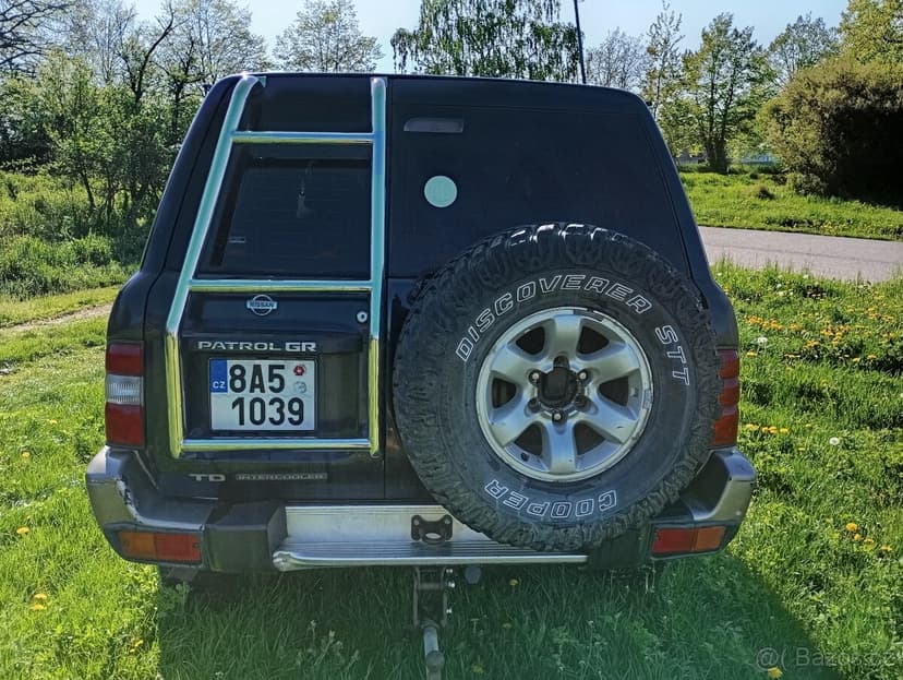 Nissan Patrol GR Wagon 2,8TD 95kW, úprava na spaní