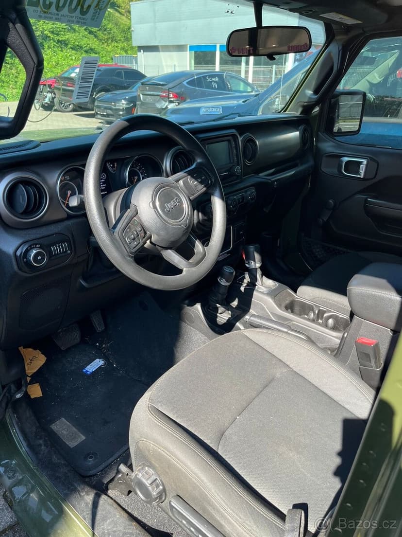SLEVA Jeep Wrangler 3.6 V6 2021 – poškozený auto je v ČR