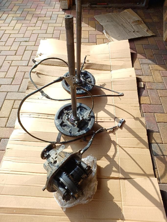 Náprava,diferenciál Nissan Navara D40/D23/Pathfinder R51