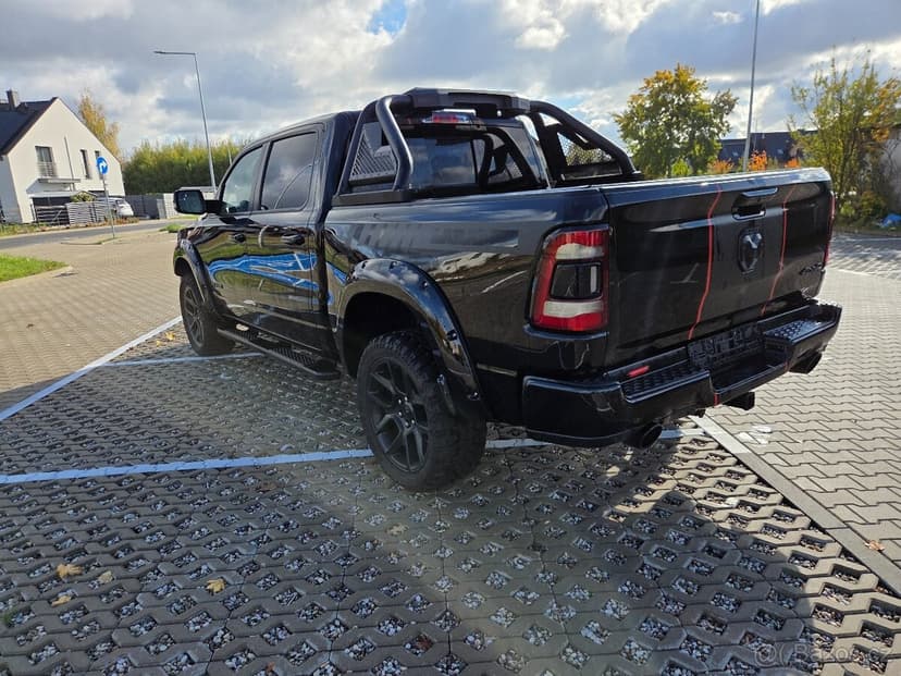 DODGE RAM 1500 5.7 HEMI 401 PS LARAMIE PANORAMA HARMA