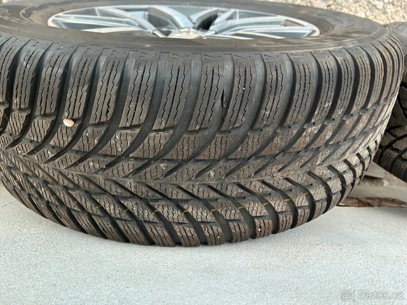 Toyota Hilux kompletni kola zimní pneu 265/60R18