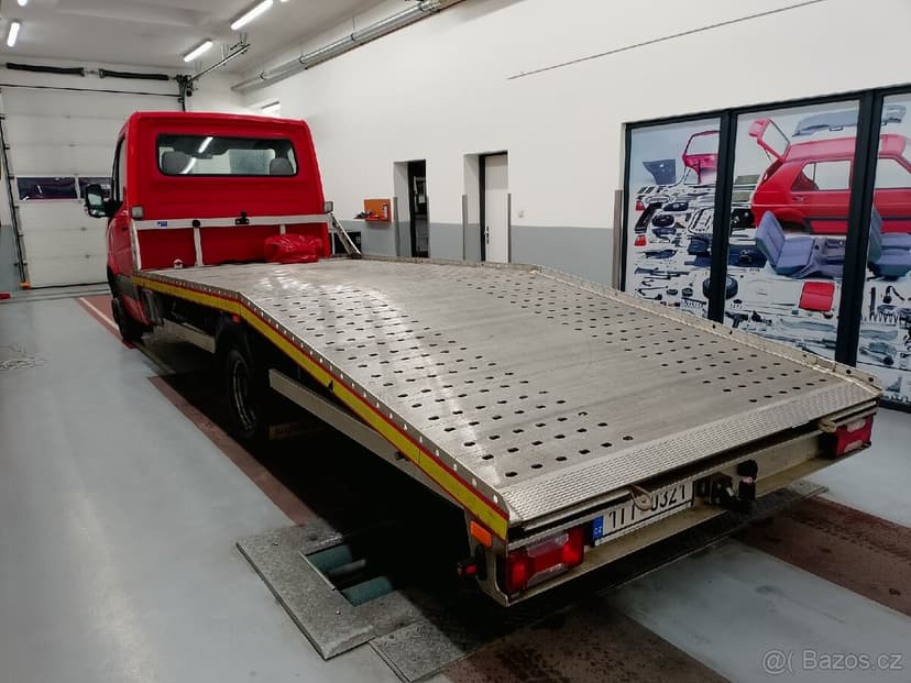 Odtahovka VW Crafter 2.5tdi 100kw prodám.