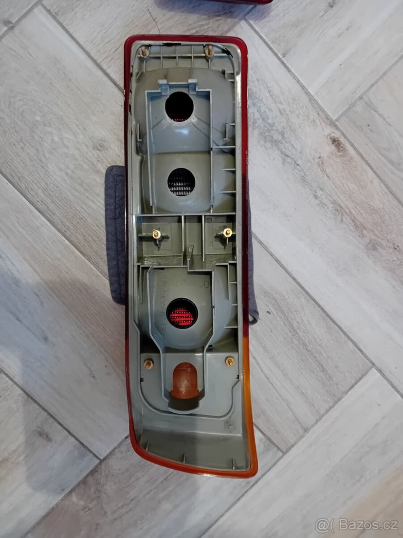 Zadní světla Ford Sierra 2