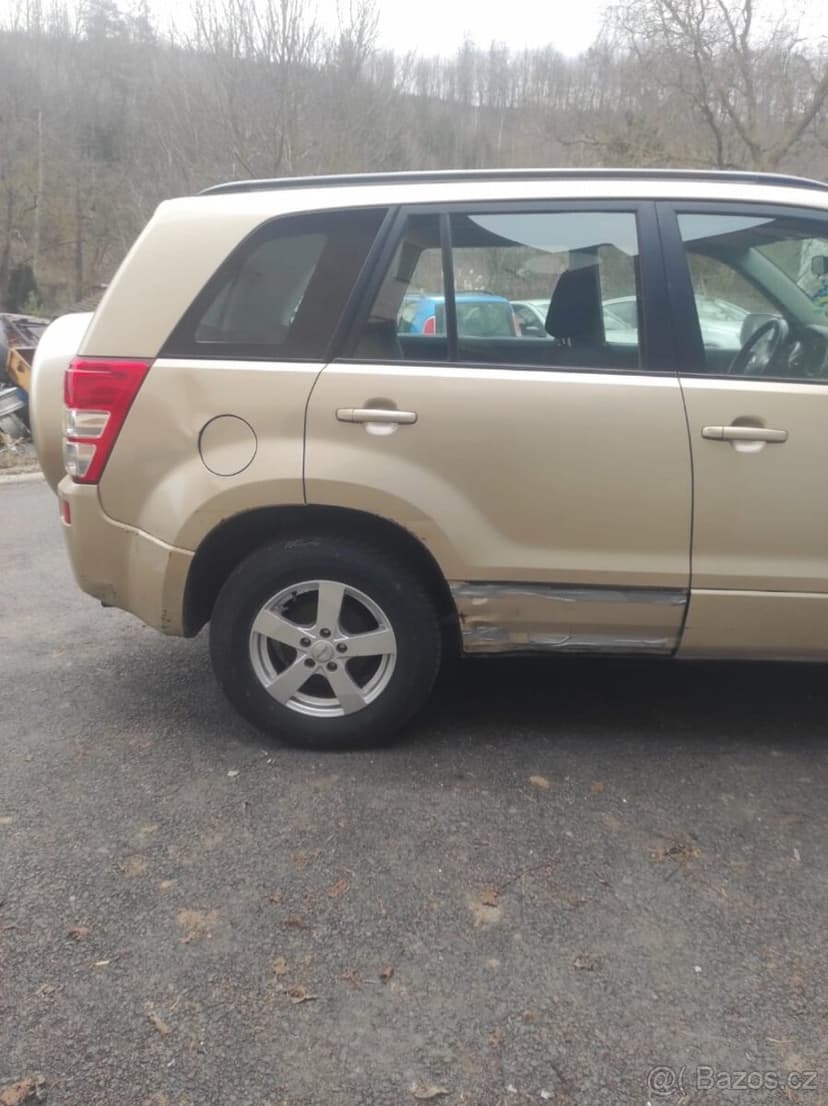 Suzuki Grand Vitara 2.0 4x4 benzín Zlatá metal