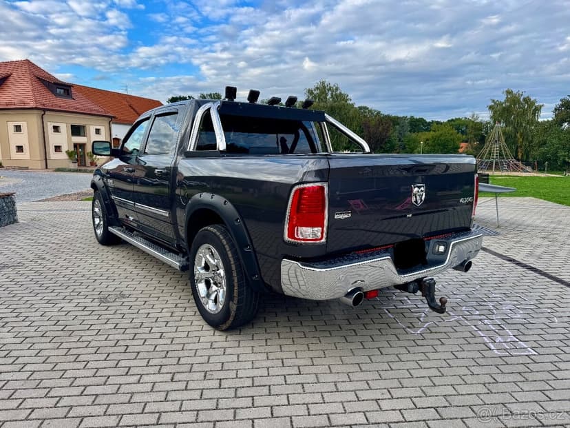 DODGE RAM 1500 4X4 5.7L LPG HEMI LARAMIE LONG MAX VYBAVA