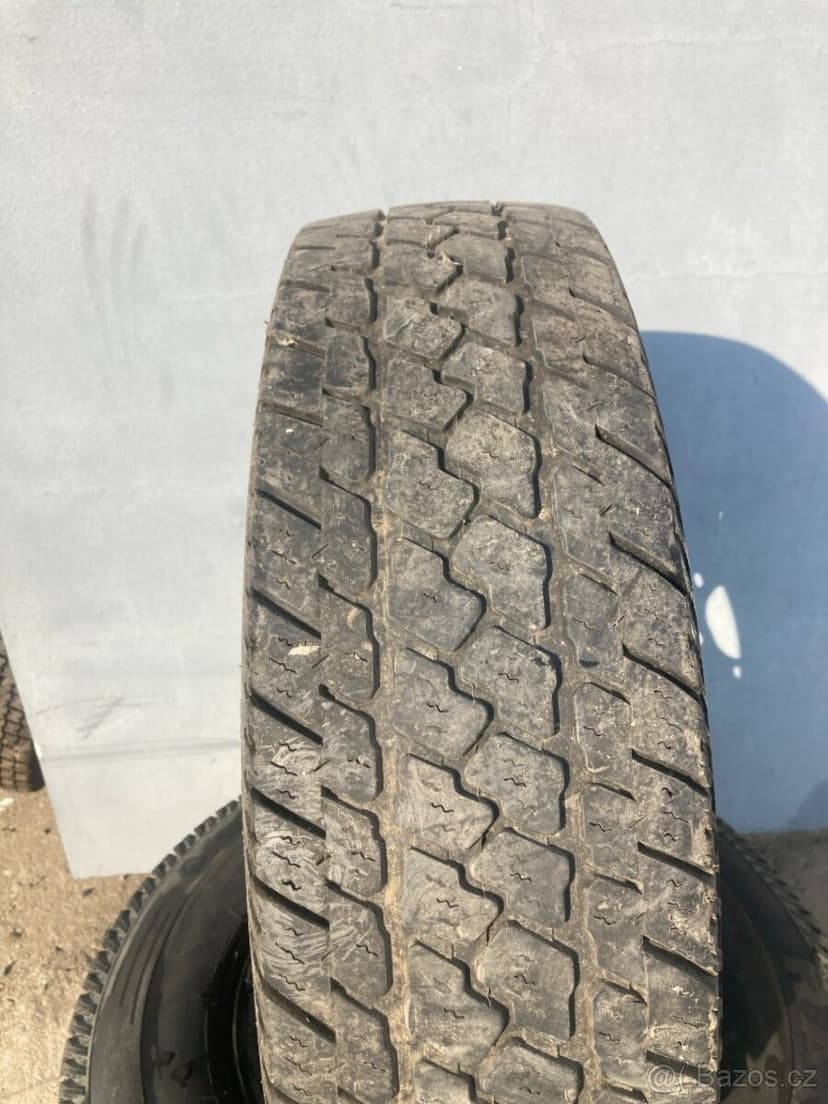 Kola LAND ROVER DEFENDER s pneu LT235/85R16
