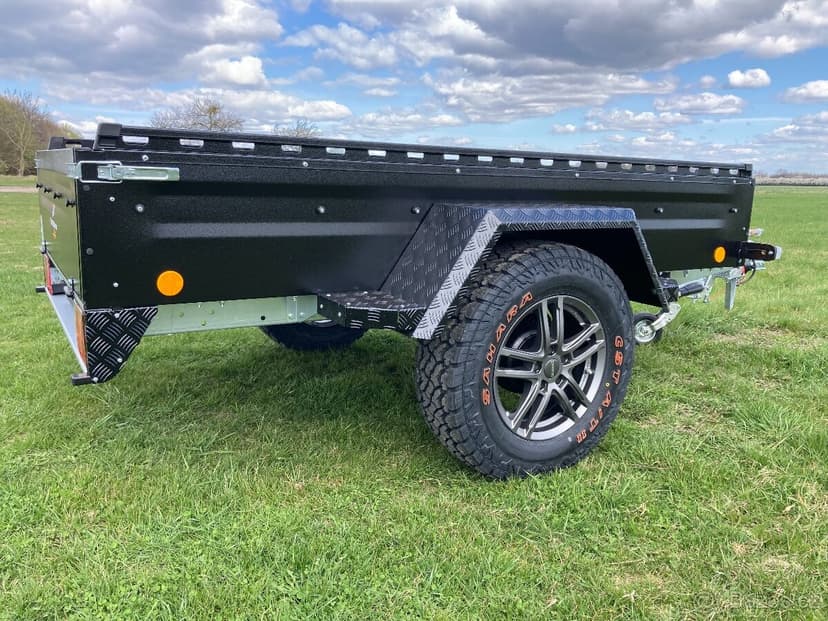 OFFROAD Přívěsný Vozík Valník BLACKOUT 1300kg TPV/Böckmann