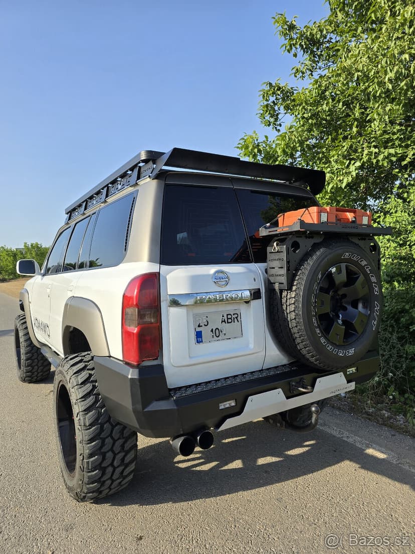 Zadný pevnostný nárazník Nissan Patrol Y61
