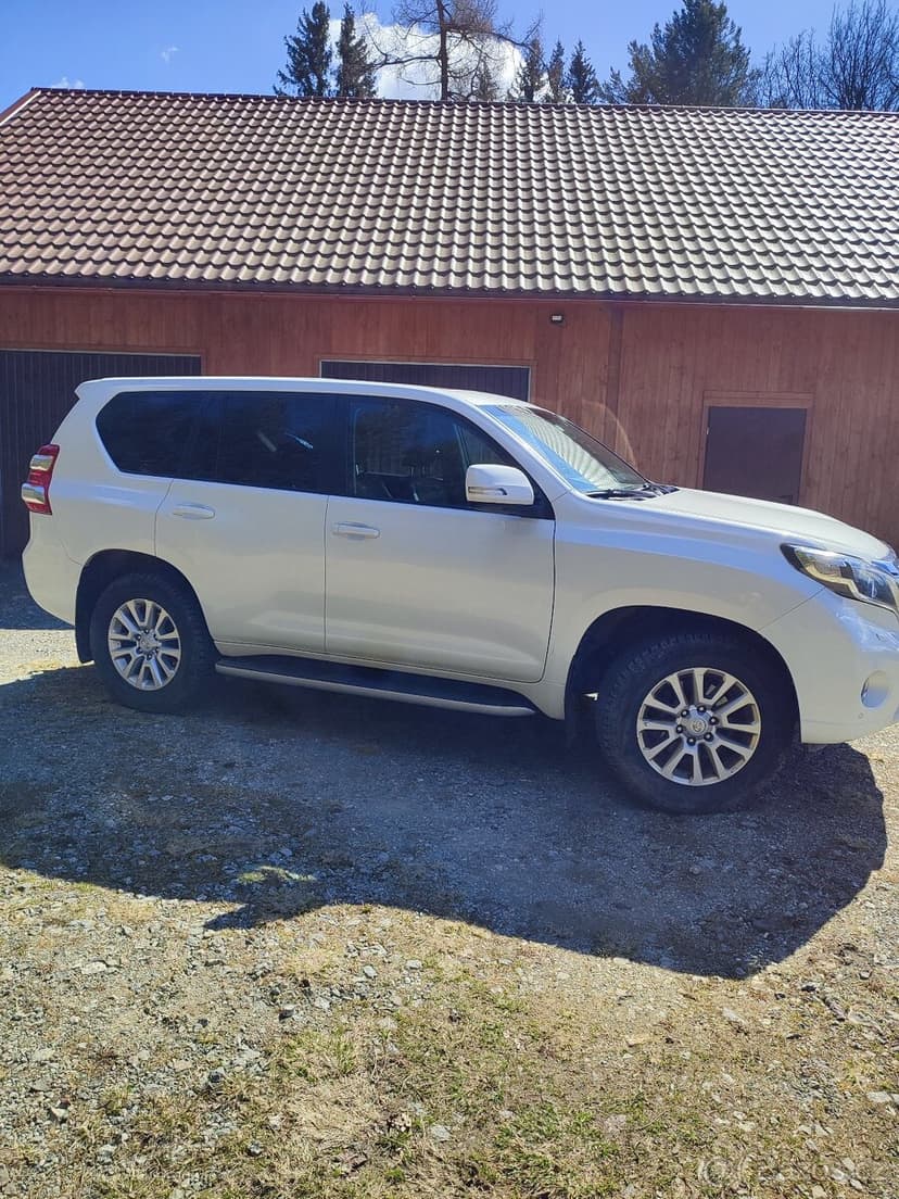 Toyota land cruiser 2,8 model executive plus