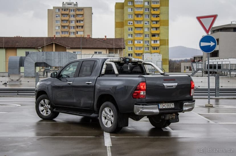 Toyota Hilux 2.4 D-4D Active A/T | 4x4 |