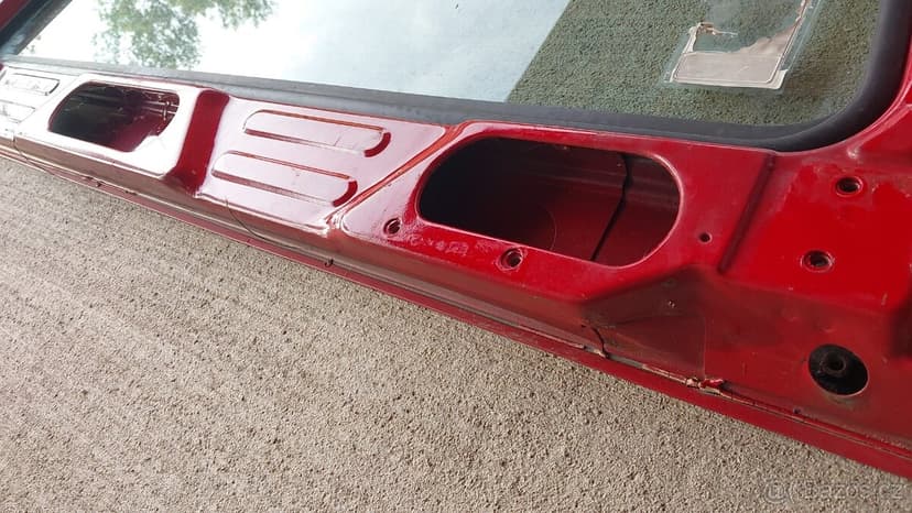 Suzuki Samurai SJ413 – Rám čelního skla červený