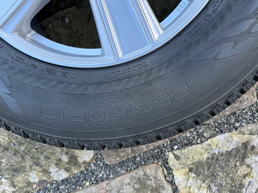 Jeep Wrangler 18 kola, zimní pneu 90%, čidla tlaku TMPS