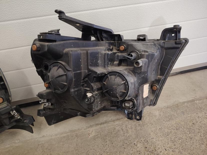 Přední světla Dodge Ram 1500 5.gen