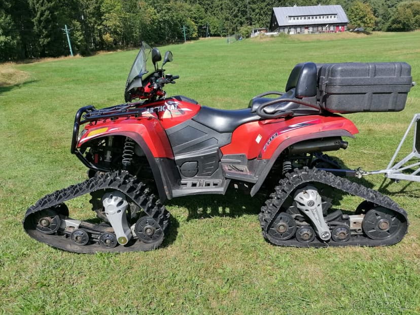 Arctic cat 700 + sněžné pásy