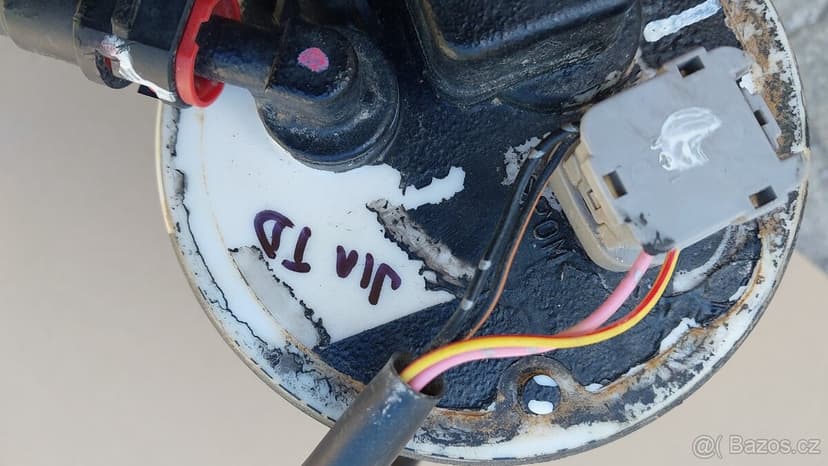 Suzuki Jimny – Sací koš s palivoměrem