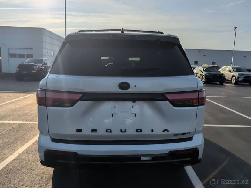Toyota Sequoia Platinum 2025, 3,4 V6, 4X4, 7místné SUV