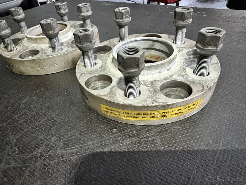 Prodám rožšiřovací podložky HR na Jeep Wrangler 2007 +