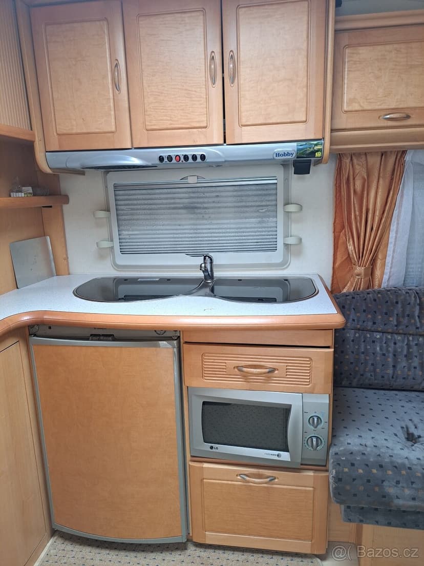 Hobby Prestige 540, 12/2006, koupelna mover markýza