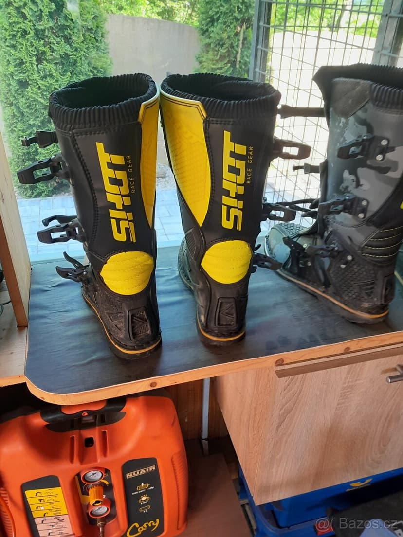 prodej   oblečeni  cení v textu