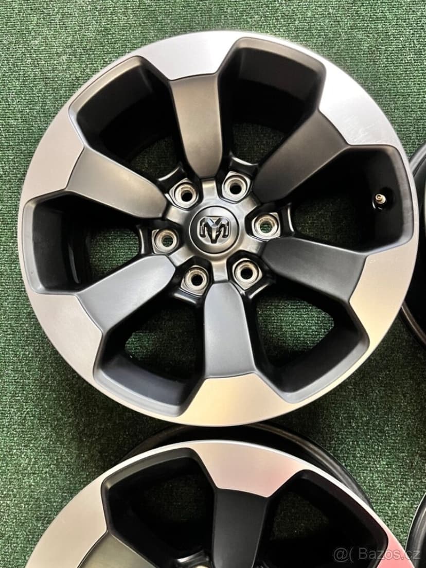 6x139.7 R18 Dodge RAM 1500 REBEL Originál Alu + senzory