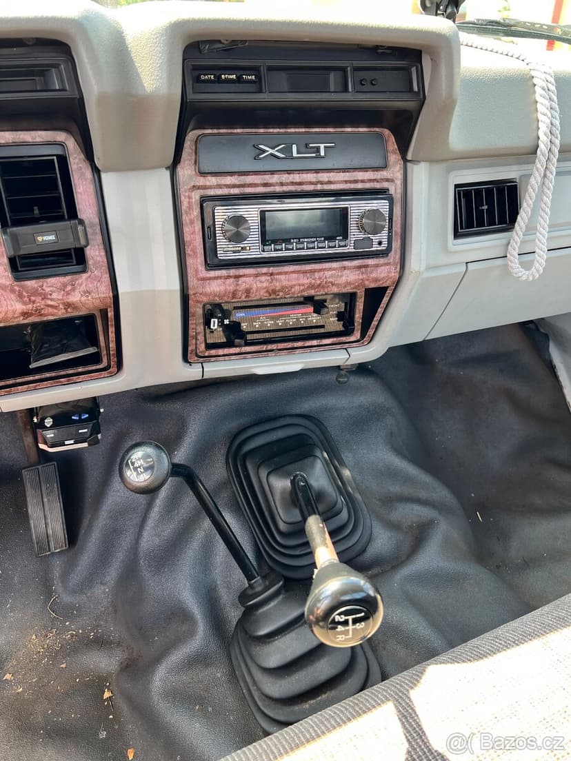 Ford F250 4x4 benzín 7,5l v manuálu