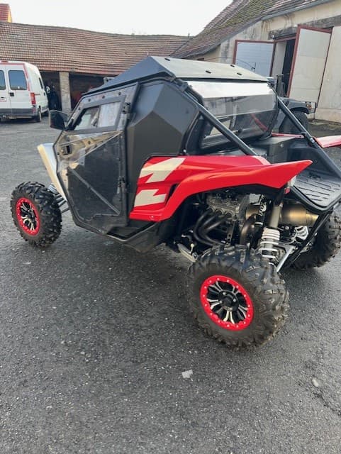 YAMAHA YXZ 1000R side-by-side