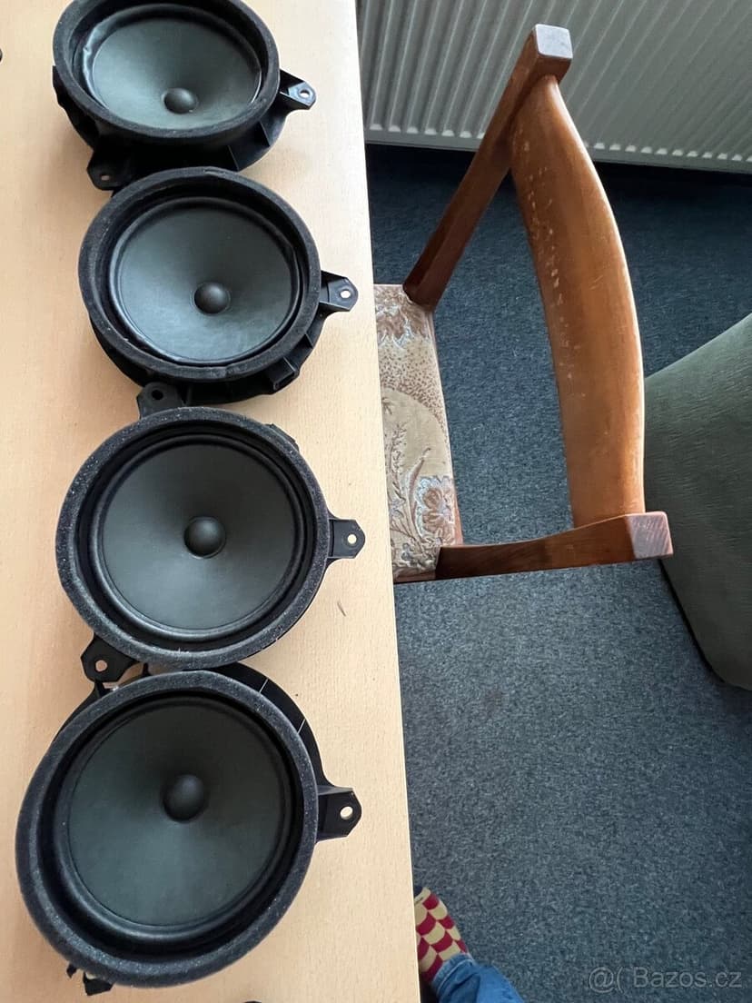 Toyota Hilux originál reproduktory dveří