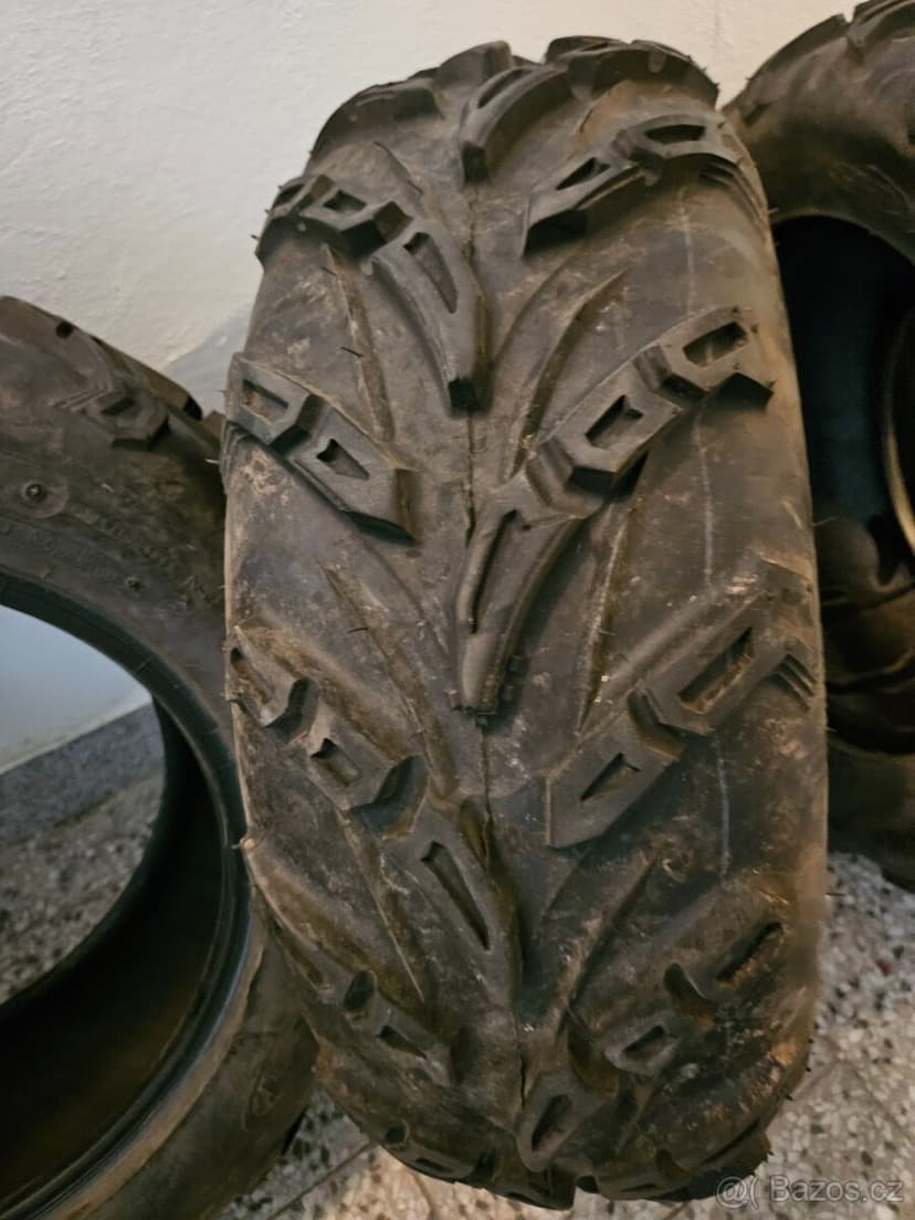 Pneu na čtyřkolku